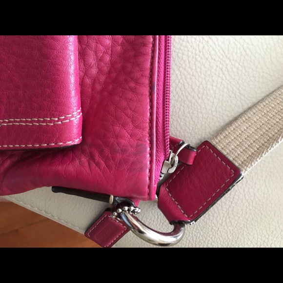 Hot pink pebbled leather coach crossbody - Picture 8 of 10